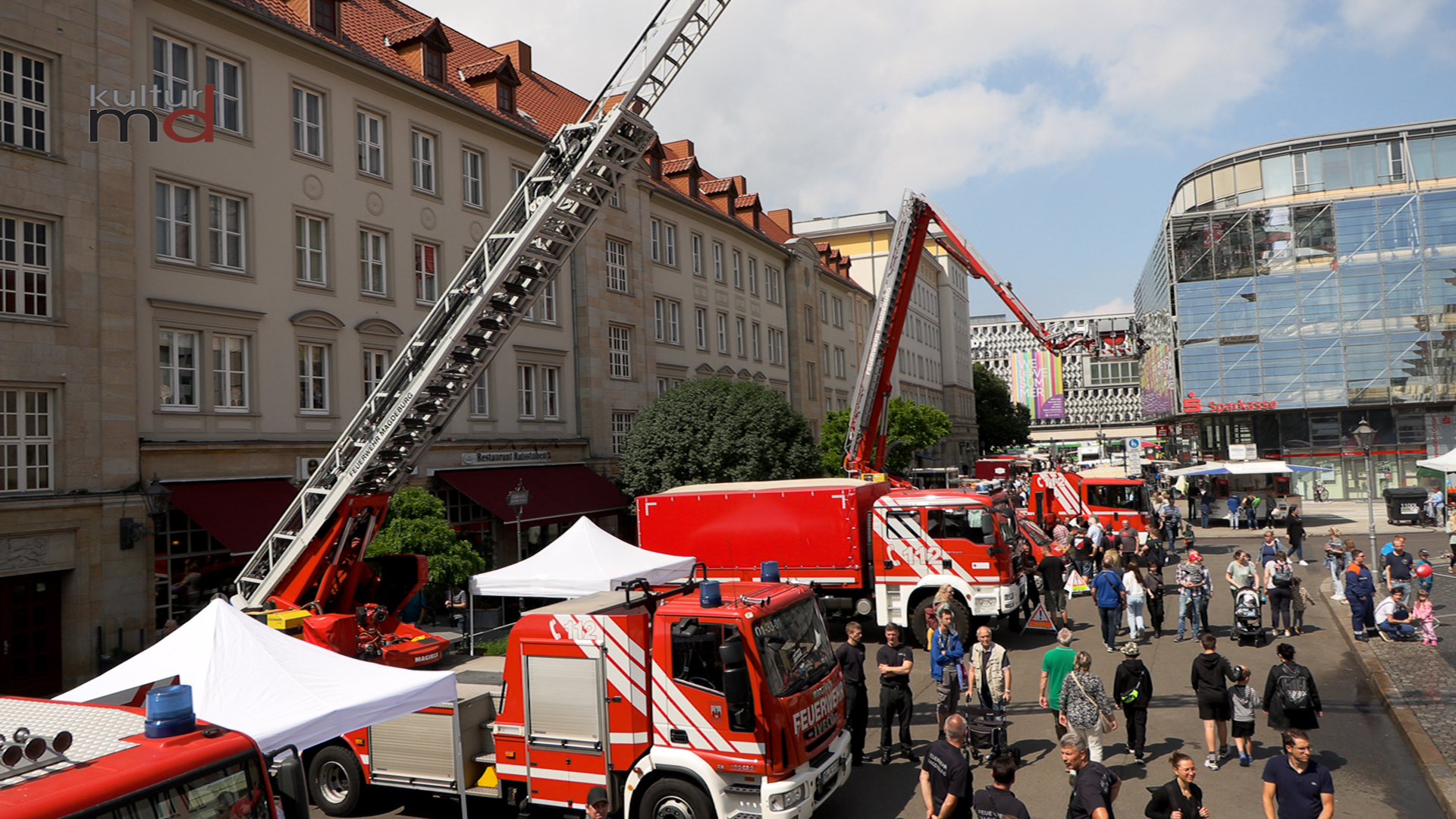 Blaulichttag auf dem Alten Markt, 150 Jahre Feuerwehr Magdeburg